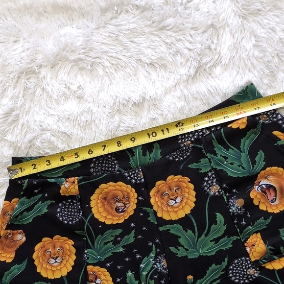 Blackmilk Dandy Lions Cuffed Shorts - Dandelion Lion Print Size XL - Picture 11 of 15